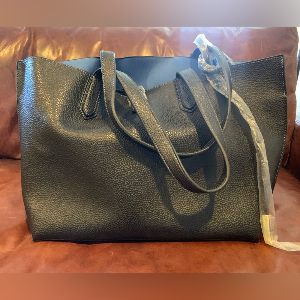 Tutilo Carry The Day Tote includes Take Away Clutch - Picture 4 of 6